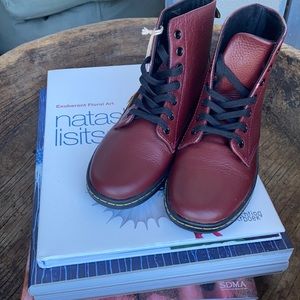 Dr. Martens Air Wave Leyton in Oxblood